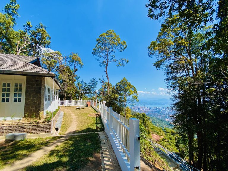 Home Hillside Retreat